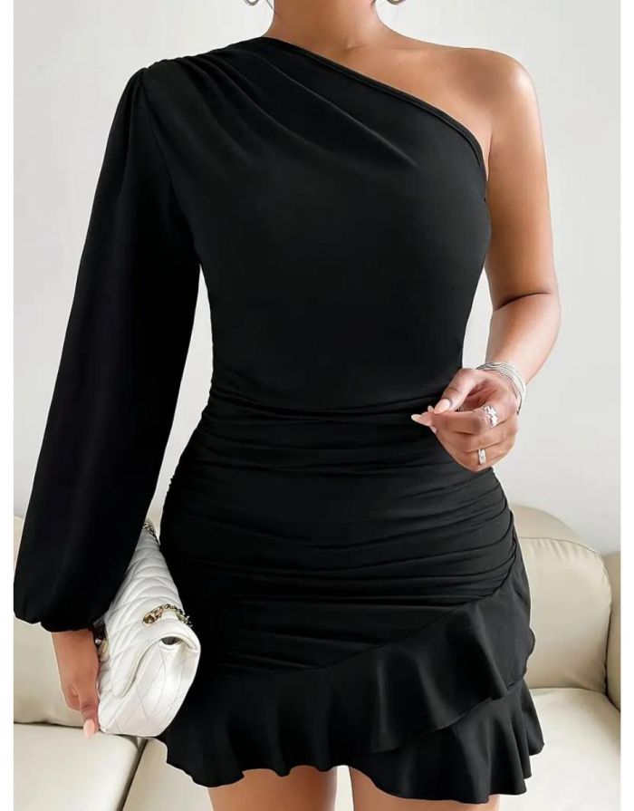 Vestido Preto Ombro Único Babado na Barra