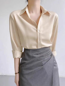 Camisa Feminina de Cetim Minimalista
