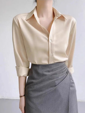 Camisa Feminina de Cetim Minimalista