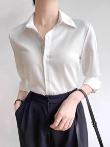 Camisa Feminina de Cetim Minimalista