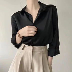 Camisa Feminina de Cetim Minimalista