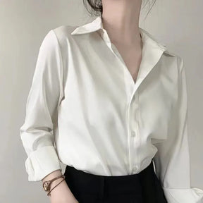 Camisa Feminina de Cetim Minimalista
