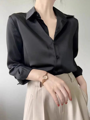 Camisa Feminina de Cetim Minimalista