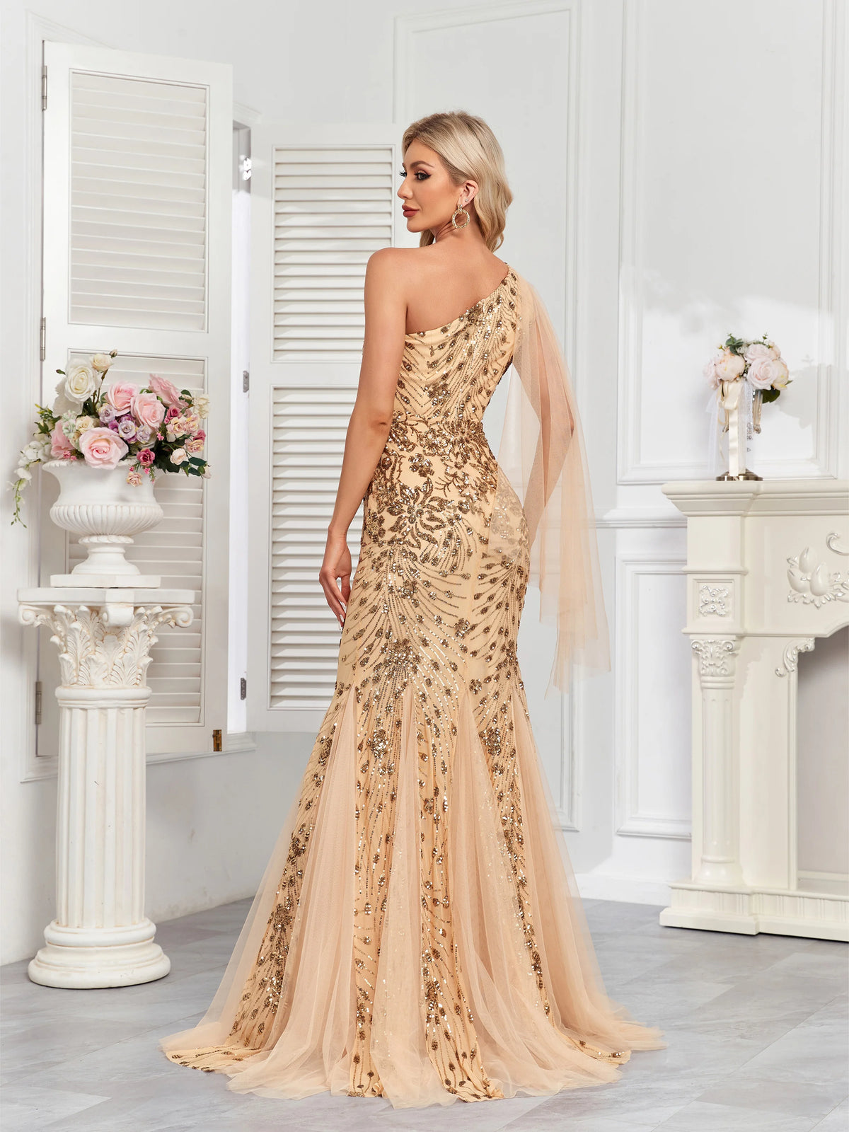 Vestido Champagne Longo Um Ombro Só com Lantejoulas