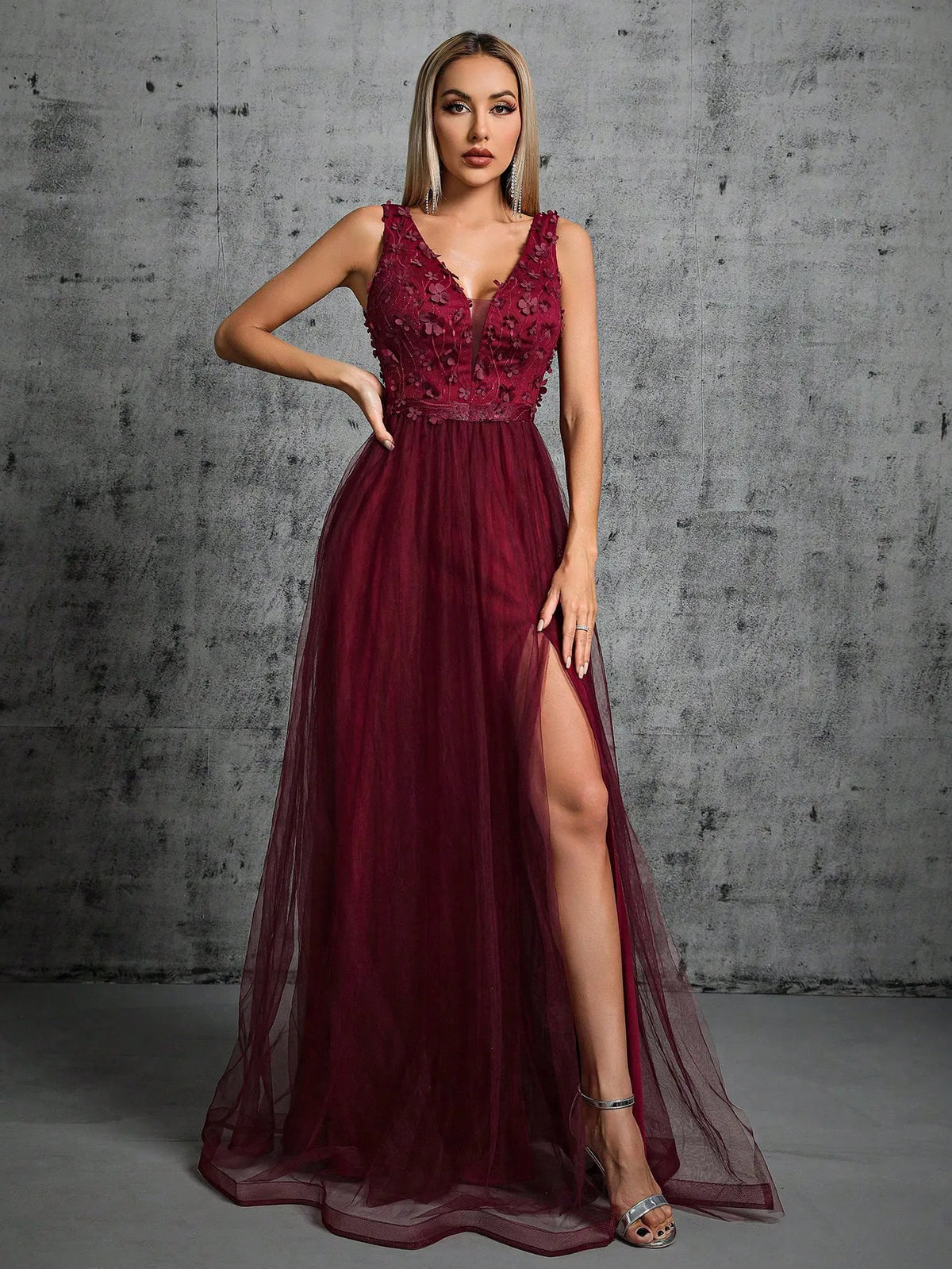Vestido Longo Bordado Lantejoulas 3D Decote em V
