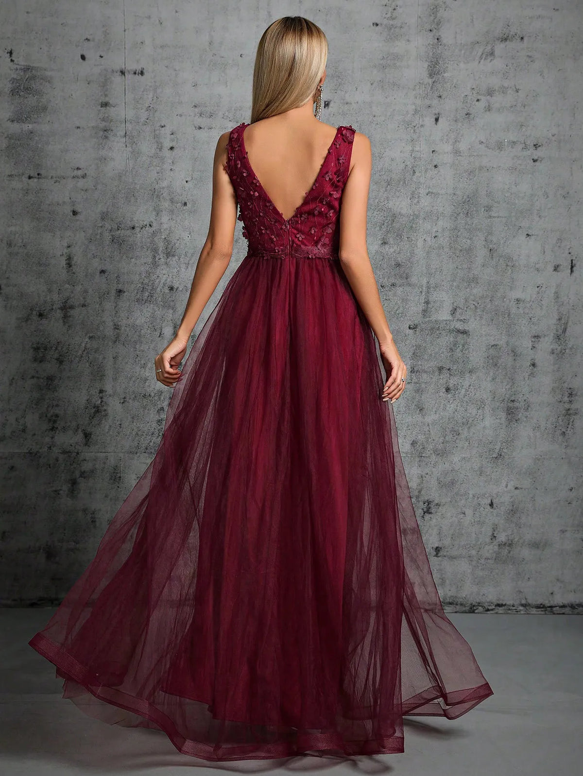 Vestido Longo Bordado Lantejoulas 3D Decote em V