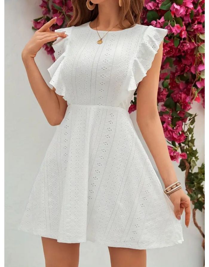 Vestido Branco De Gola Redonda Com Babados