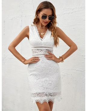 Vestido Branco de Renda Decote em V Floral