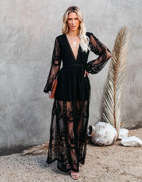 Vestido Preto Longo de Renda Decote em V