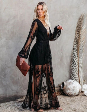 Vestido Preto Longo de Renda Decote em V