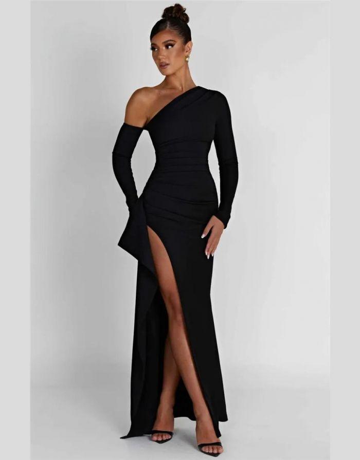 Vestido Preto Maxi de Ombro Oblíquo