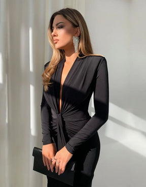 Vestido Preto Midi Manga Longa Decote em V Profundo